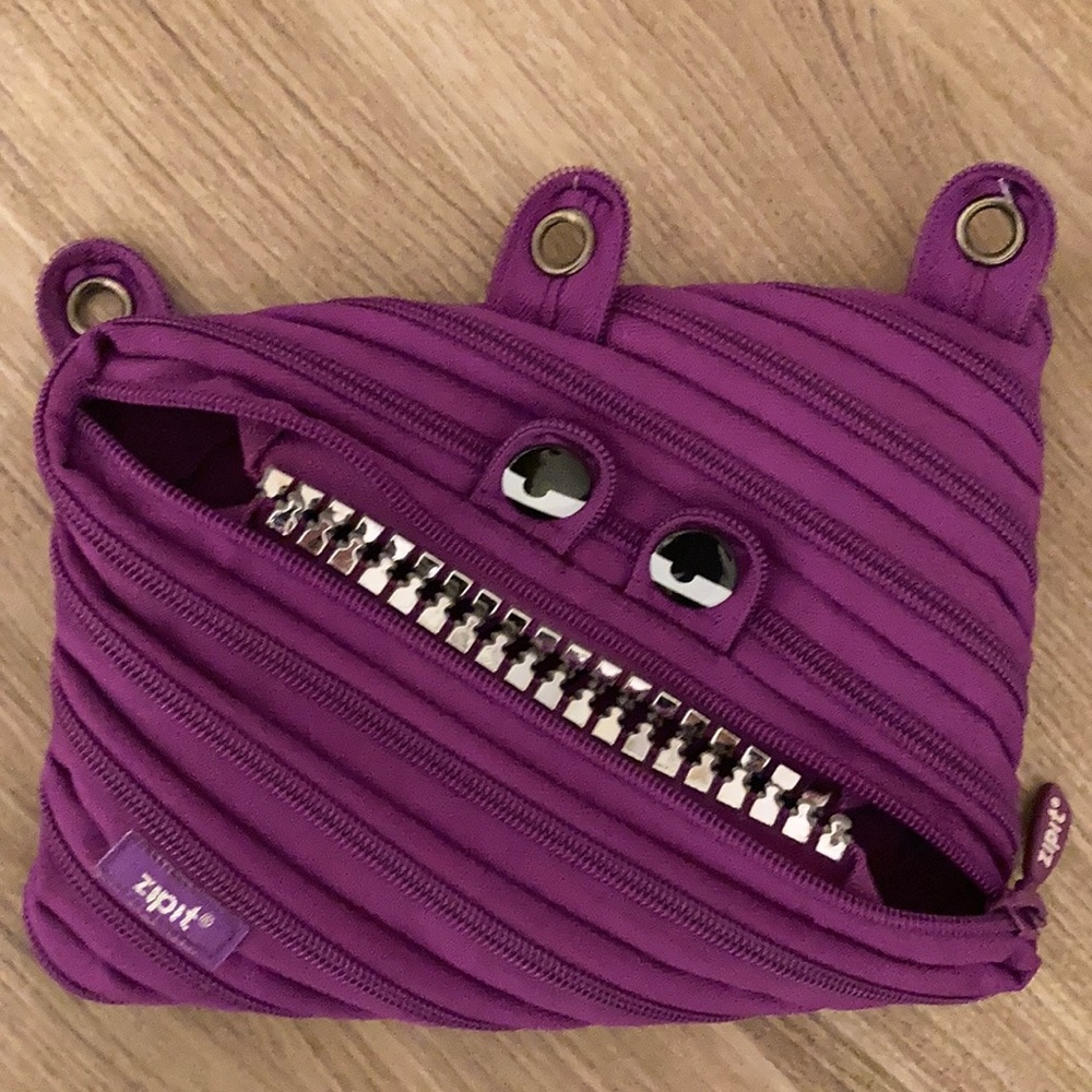 Zipit fun pouch raisin with a smile